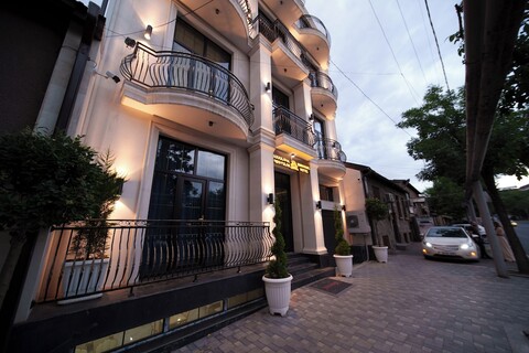 엠마누엘 호텔 예레반