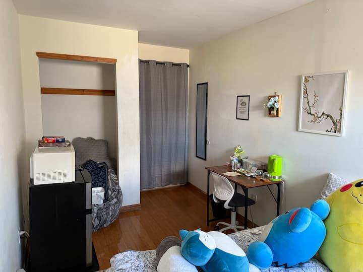 room detail thumbnail 2