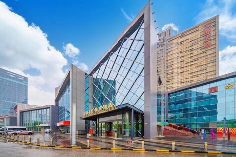 Visual Feast Movie Exclusive Hotel