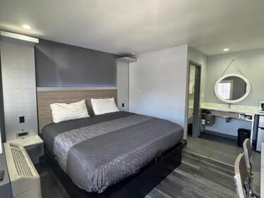 Bronco Motel South Central