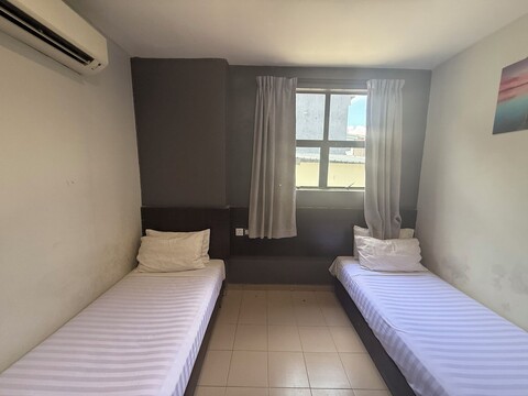 티옹 남 호텔, 파시르 구당 근처