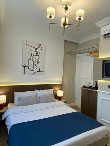 에밀리 탁심 호텔