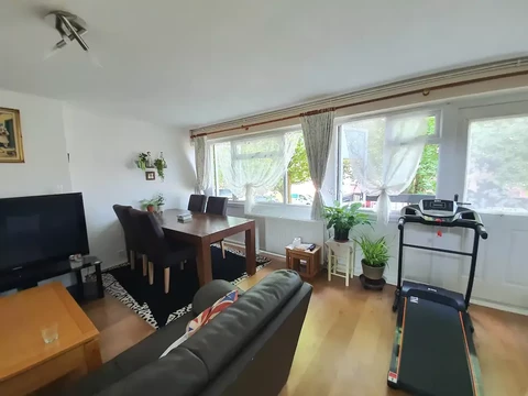 뉴 몰든의 아늑한 콘도