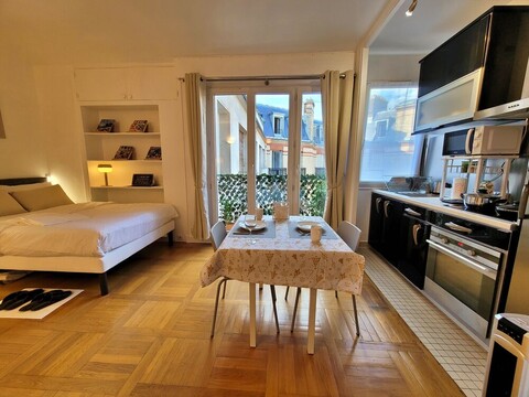 파리 부촌의 품격! 에펠탑과 샹제리제 모두 10분 에어컨 독채 아파트(빅토르위고)