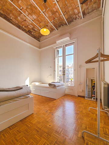 바르셀로나 한인호스텔 ( 덕구네 )