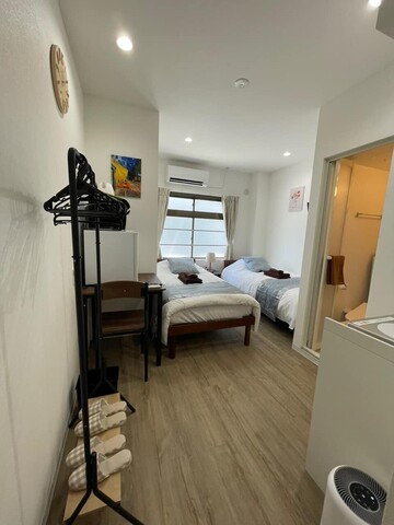 파라다이스호텔 요츠야 산쵸메 (도쿄  신주쿠중심지 신주쿠교엔 근처 요쓰야 산초메역 바로옆 도보10초)