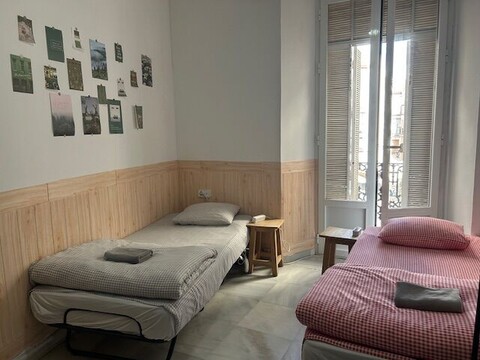 세비야 책 읽는 침대 Original