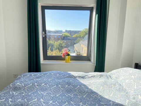 런던 치치집 엔수잇 룸