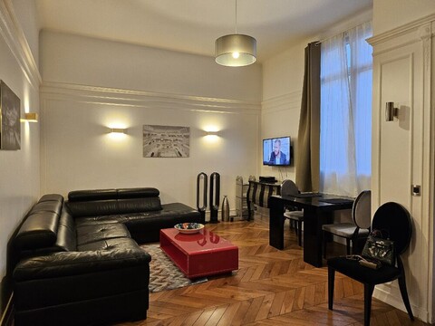 파리 샹젤리제 거리에 위치한 아파트