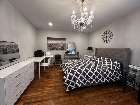 초가성 교통최고, 뉴욕타임스퀘어 20분, 버스와 페리 집앞, 최고급 개인실 (마스터, 큰방B, 큰방C,작은방), 여성 ONL, 유명한 뉴욕전경, 3층 아파트, DIGITAL KEY