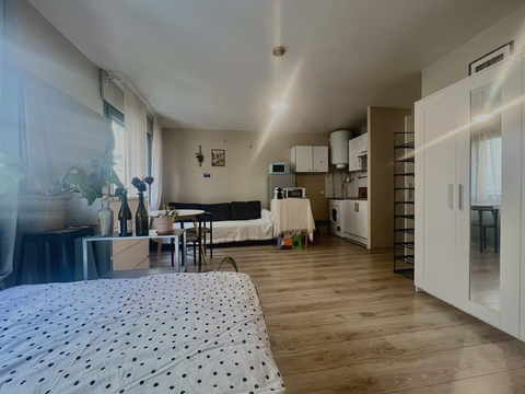  파리 해바라기 콘도