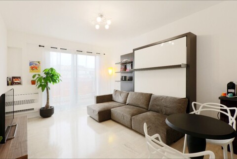 니스 중앙역 모던 하우스 (집 전체)