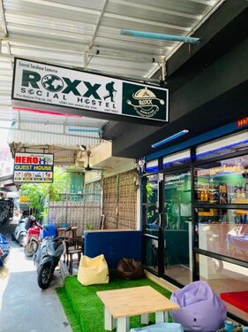 Roxx Social Hostel, Cafe & Bistro