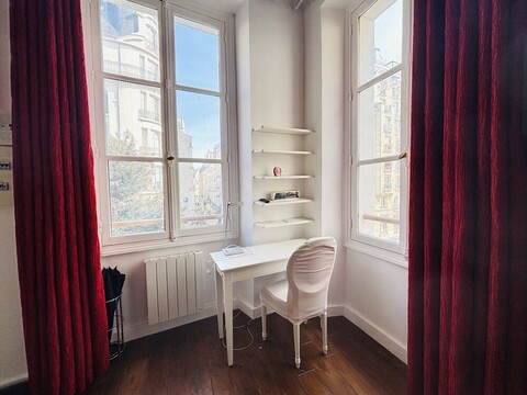 마레 지구의 넓은 복층 전체 아파트