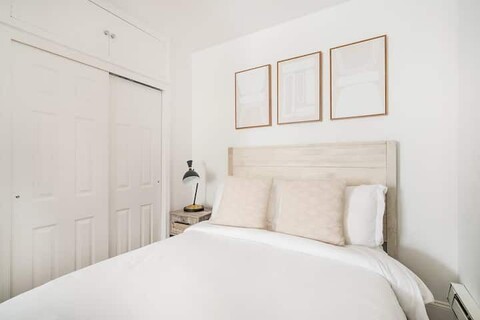 뉴욕 어반 퍼니시드 | 로어이스트 모던 하우스 [69-3A]