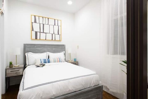 뉴욕 어반 퍼니시드 | 로어이스트 신축 1베드룸 아파트 [69-2A]