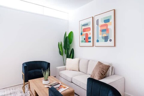 뉴욕 어반 퍼니시드 | 헬스키친 리노베이션 독채 [444-3A]