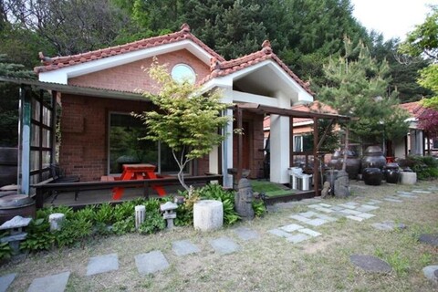 Vermilion Mountain Pension