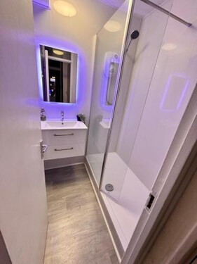 Room Near central London