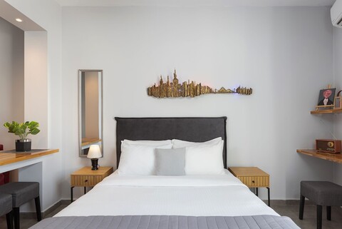 아크로폴리스 산드라 홈즈