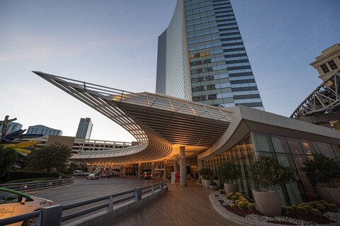 스트립뷰슈츠 앳 브다라