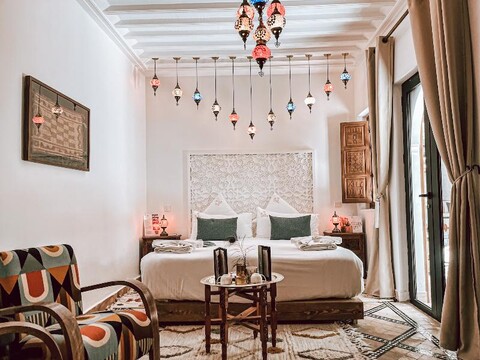 Riad Nelia Signature