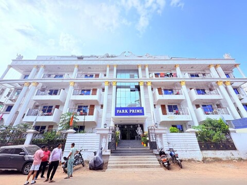 Hotel Park Prime with Swimming Pool Near Sea Beach