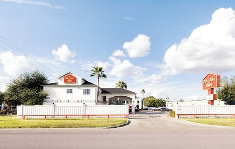 팰리스 인 아이10이스트 & 존 랄스턴