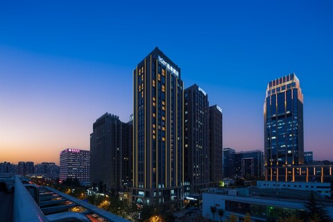 어코브 바이 하얏트 시안 하이테크 믹스C, 벨 타워 및 고대 도자기 군대 근처