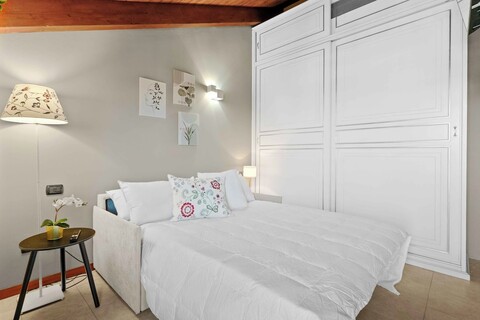 세스토 산 조반니의 스타일리시 펜트하우스