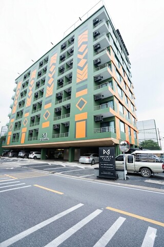 인피니트 호텔 앳 랏차다