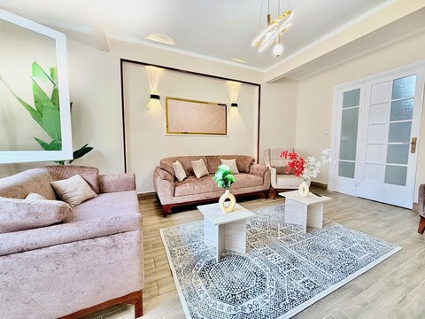 타흐리르 광장의 문라이트 홈즈