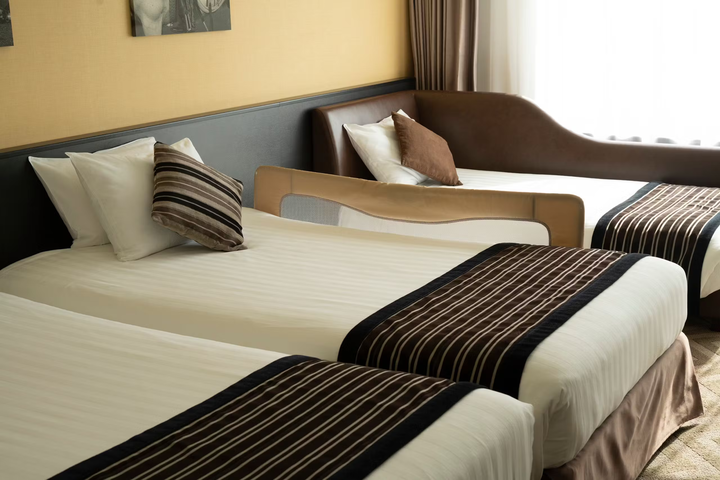 room detail thumbnail 1