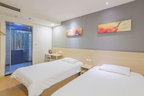 Hi Inn (Shanghai Lujiabang Road Metro Station)