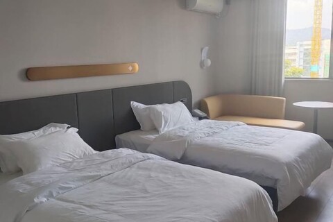 Jinjiang (Zhuhai Xiangzhou Qinglv Middle Road Grand Theatre)