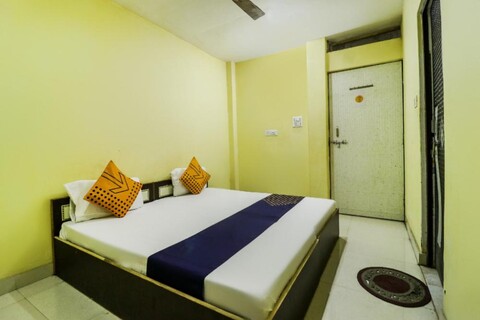 SPOT ON by OYO Sarnath Tourist Guest House