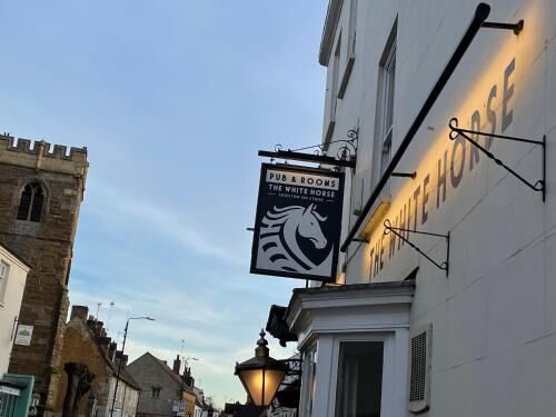 The White Horse-i