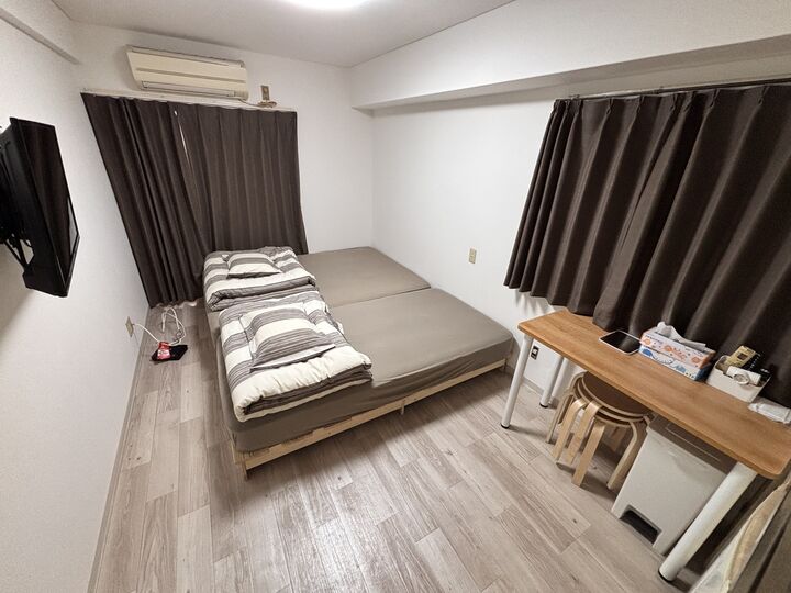 room detail thumbnail 2