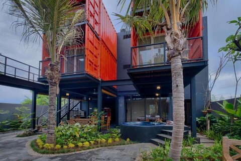 쿠비 하우스 로비나