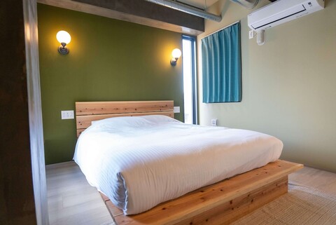 더 쇼어 인 코스트 라이프, 차탄