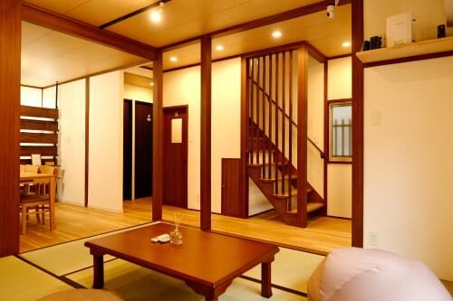 Out of Office Hostel by 旅路