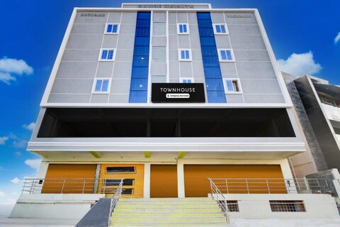 Super Townhouse LB Nagar Metro Station