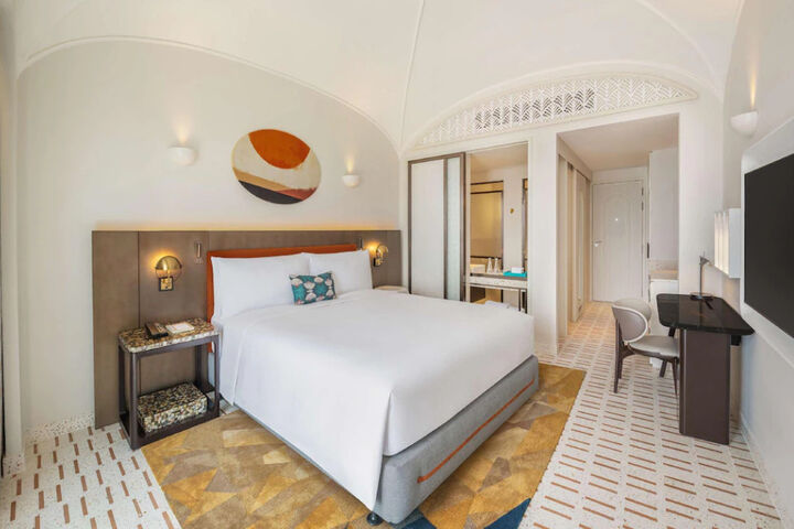 room detail thumbnail 1