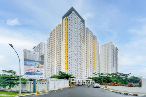 RedLiving Apartemen Springlake Summarecon - Happy Rooms with Netflix