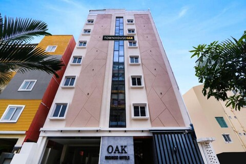 Townhouse OAK INDIGO BUSINESS HOTELS
