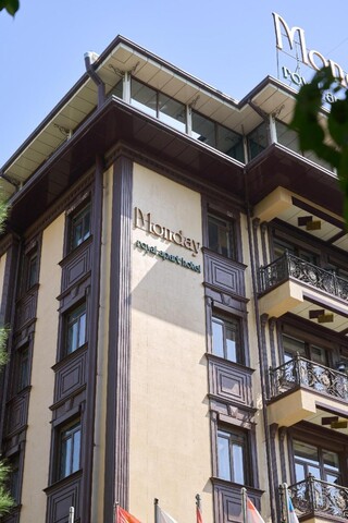 Monday Royal Apart Hotel