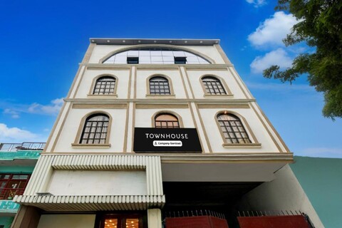 OYO Townhouse Varanasi Railway Junction