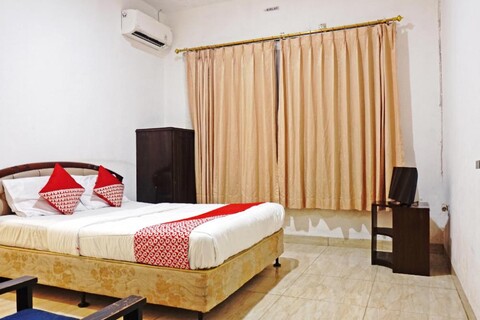 OYO 90853 호텔 보로부두르 케마요란 샤리아