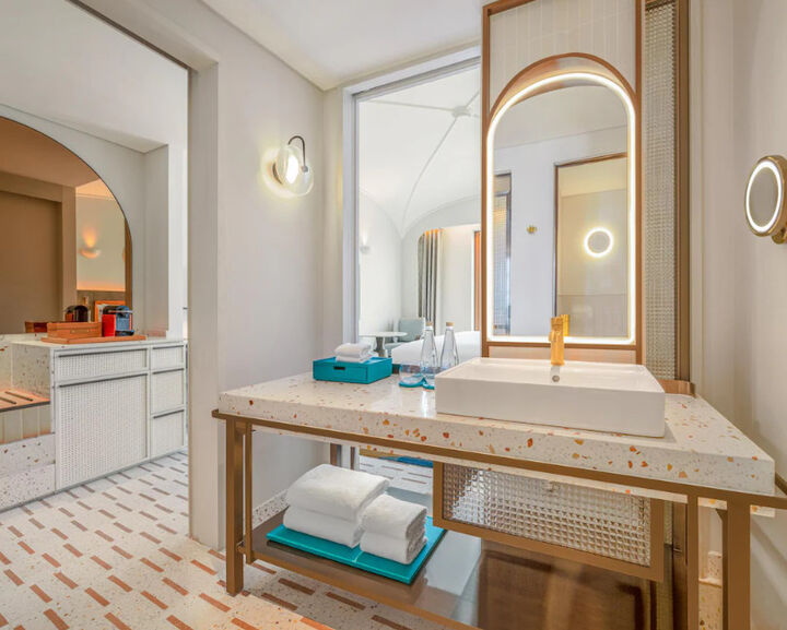 room detail thumbnail 2