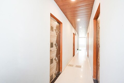 Hotel O by OYO Radha Residency